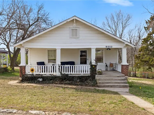 9203 W 50th Ter, Merriam, KS 66203