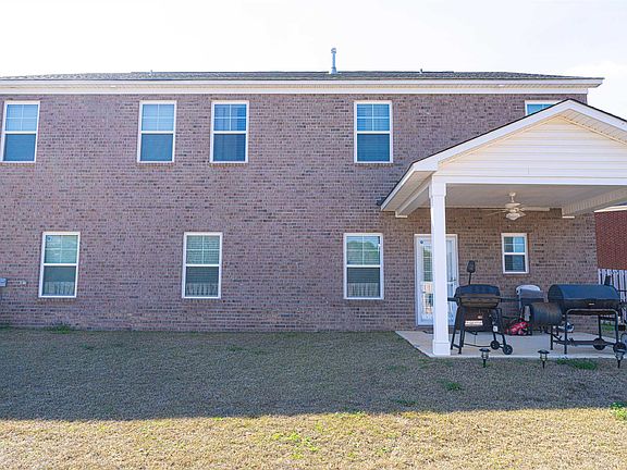 4th image of 3001 Litchfield Ave