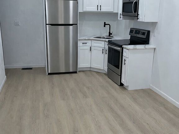 2nd image of 2030 E Tioga St Floor 1