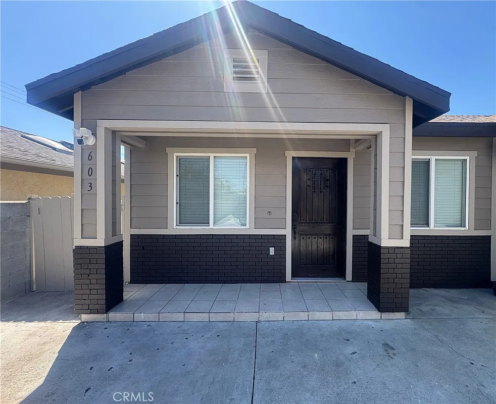 3 bed, 1100 sqft, $3,200 — Photo 1