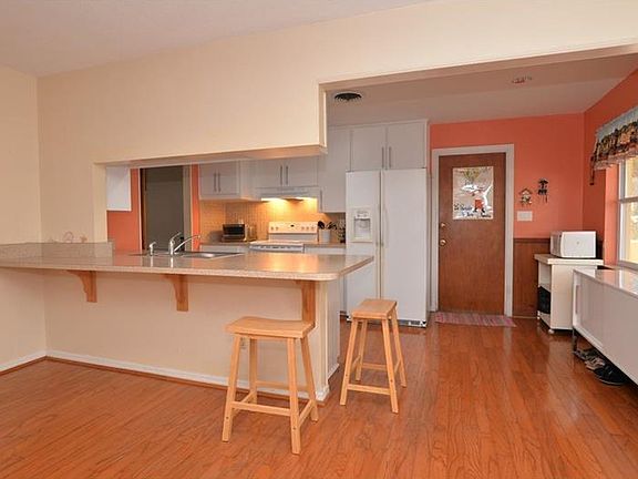 5th image of 2139 Whitehall Dr
