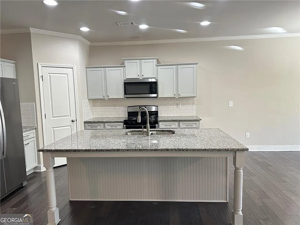 3 bed, 2.5 bath, 1821 sqft, $2,100 — Photo 4