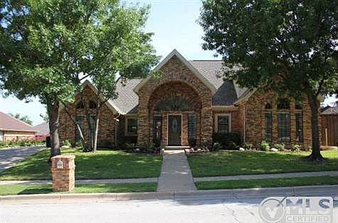 1st image of 2213 Pine Thicket Ln