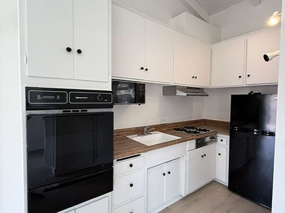 2nd image of 85 N Mar Vista Ave #17