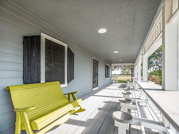 4th image of 190 Hood Rd