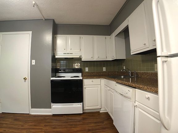 3rd image of 2727 Arbor Pl #D-27