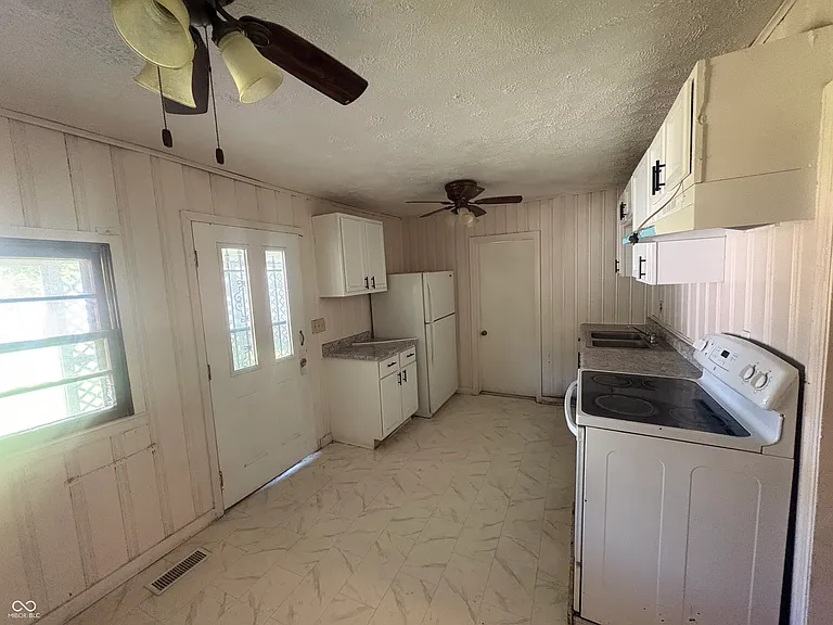 2221 Station St — Photo 6