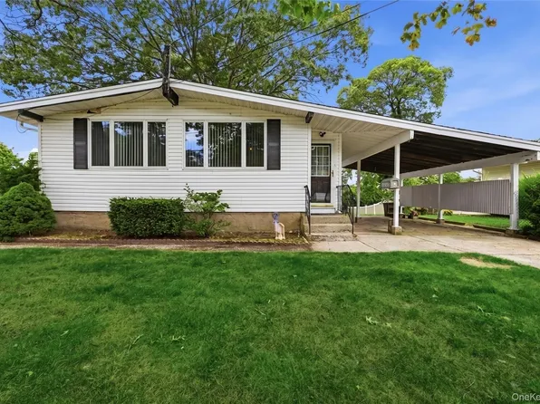 90 Samuel Street, Lake Ronkonkoma, NY 11779