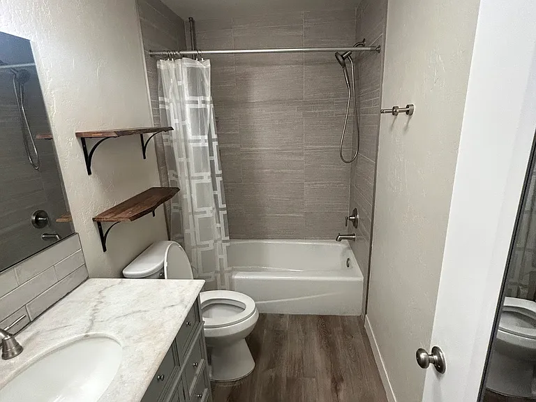 357 W Gettysburg Ave — Photo 6