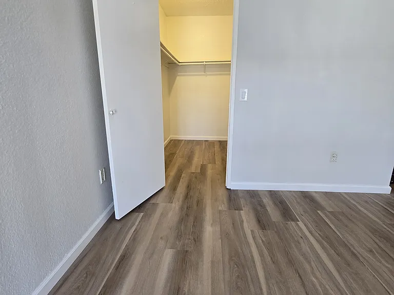 9047 Langdon Ave #15 — Photo 23
