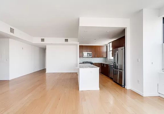 4th image of 50 Oceana Dr W APT 7E