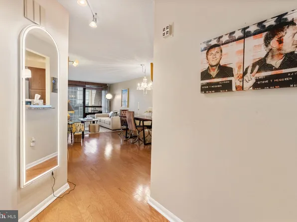 233 S 6th St APT 704, Philadelphia, PA 19106