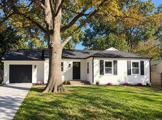 7907 Reinhardt Ln, Prairie Village, KS 66208