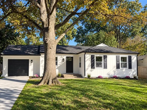 7907 Reinhardt Ln, Prairie Village, KS 66208