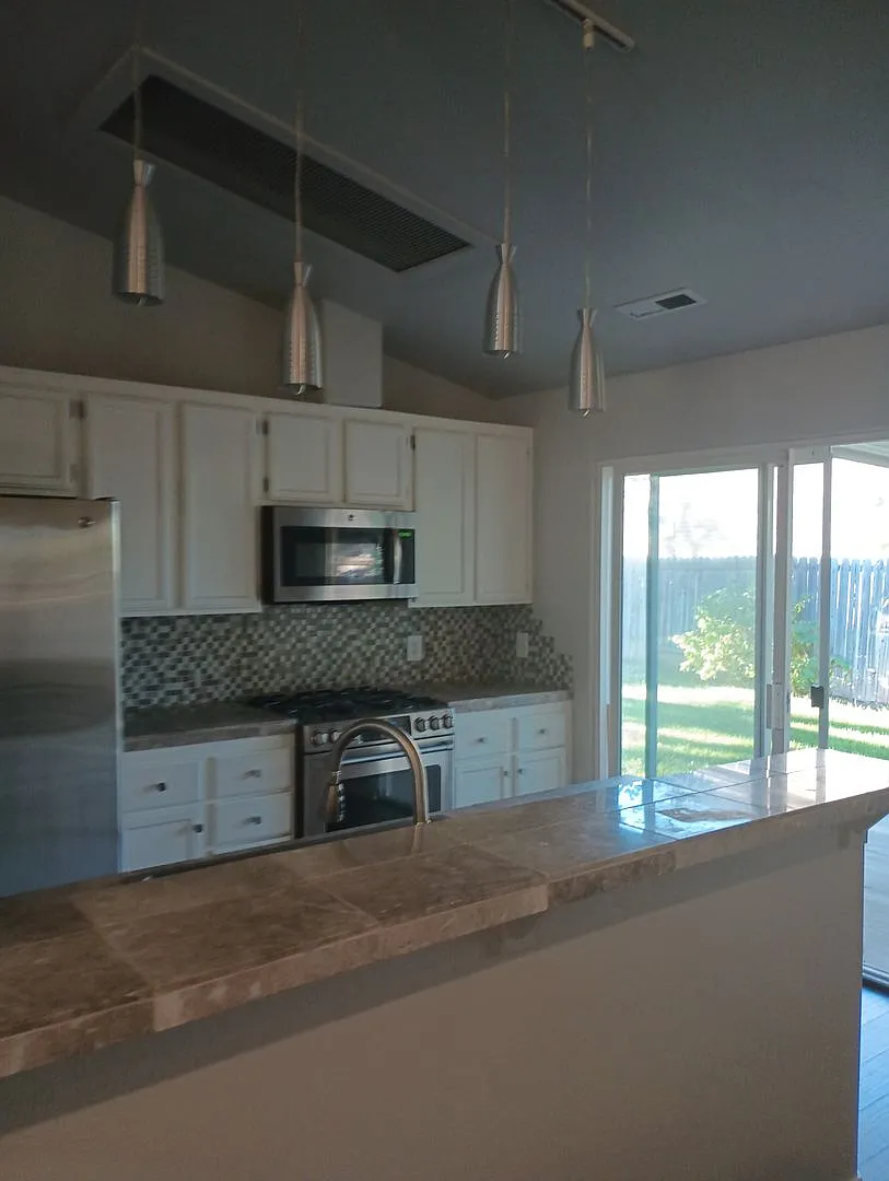 Beautiful Home in West Cedar City — Photo 4