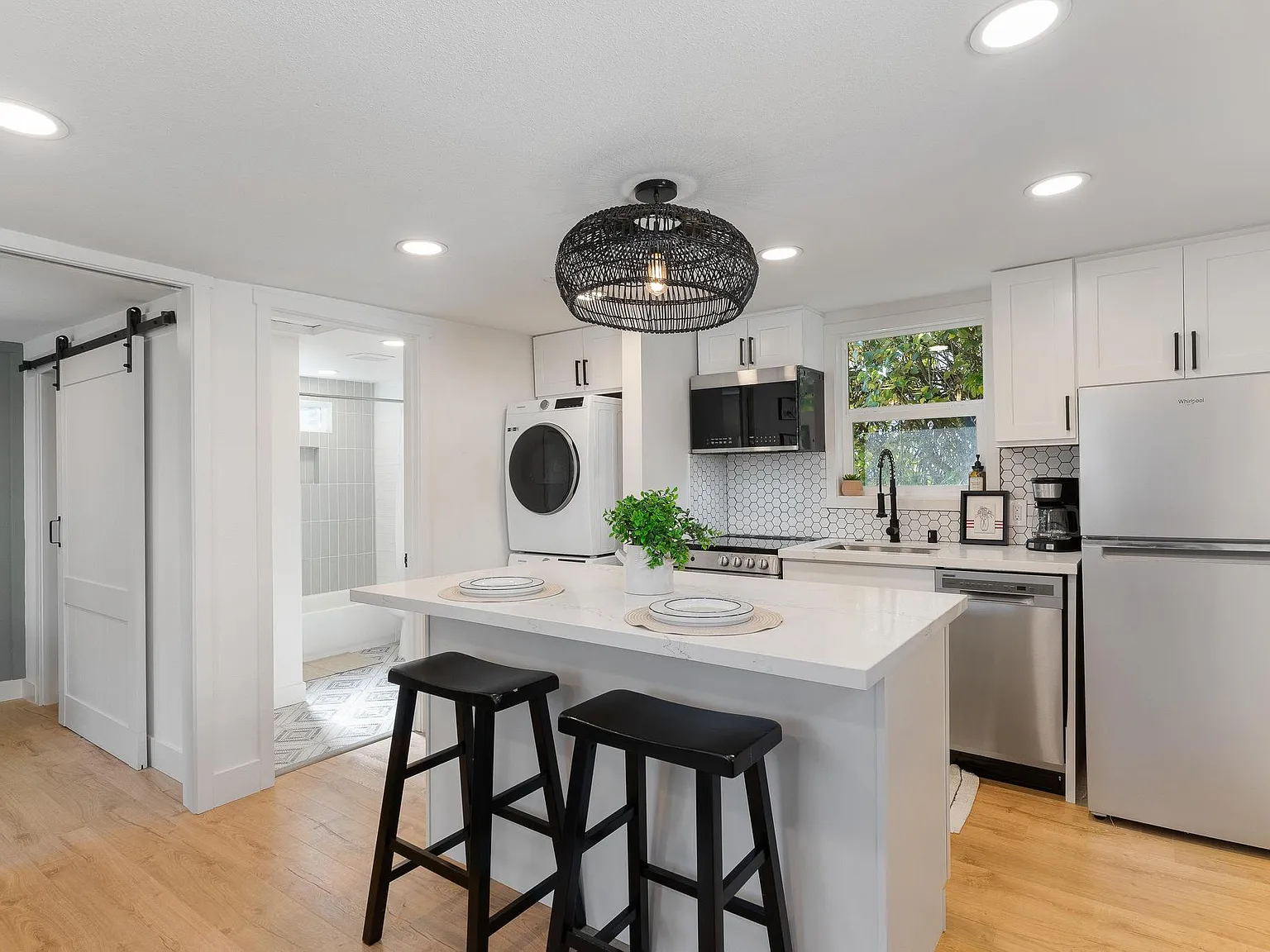 1 bed, 400 sqft, $1,995 — Photo 2