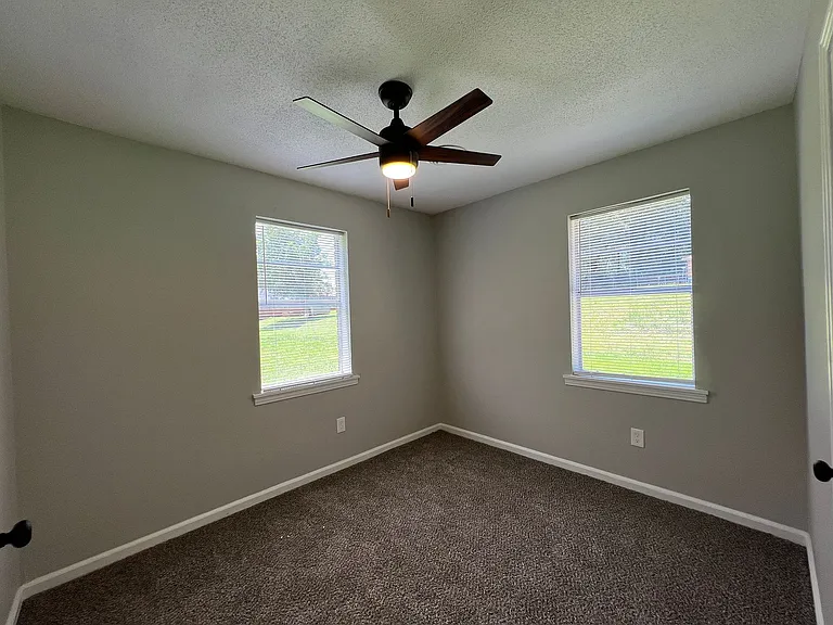385 George Rd — Photo 8