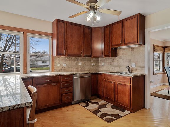 3rd image of 109 S Roberta Ave