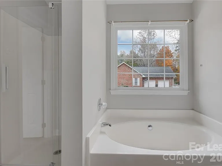 136 Trollingwood Ln — Photo 19