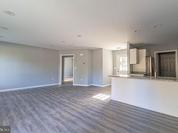 5th image of 34 Thatcher St