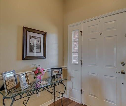 3rd image of 402 Ascot Ct