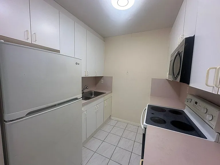 2170 NE 51st Ct #B25 — Photo 7