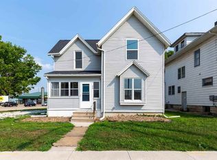 414 E 1st St, Waterloo, IA 50703
