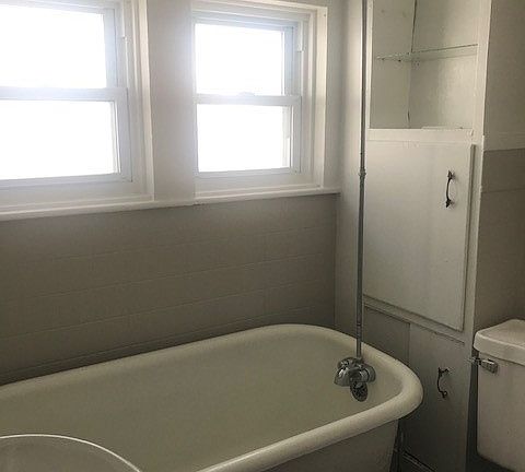 5th image of 104 W Southwerk St
