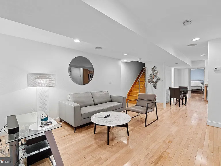 936 T St NW #B — Photo 4