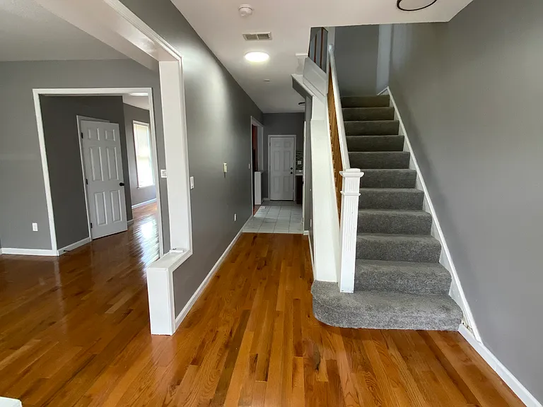 500 N Loudon Ave — Photo 2