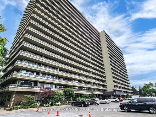 8111 Yonge St #901, Markham, ON L3T 4V9