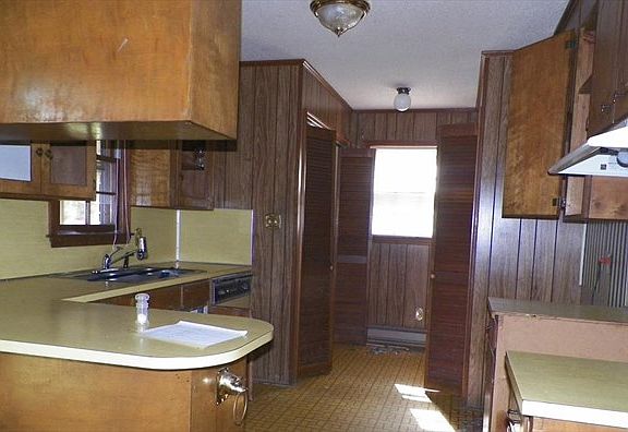 3rd image of 2321 Seneca Plaza Dr