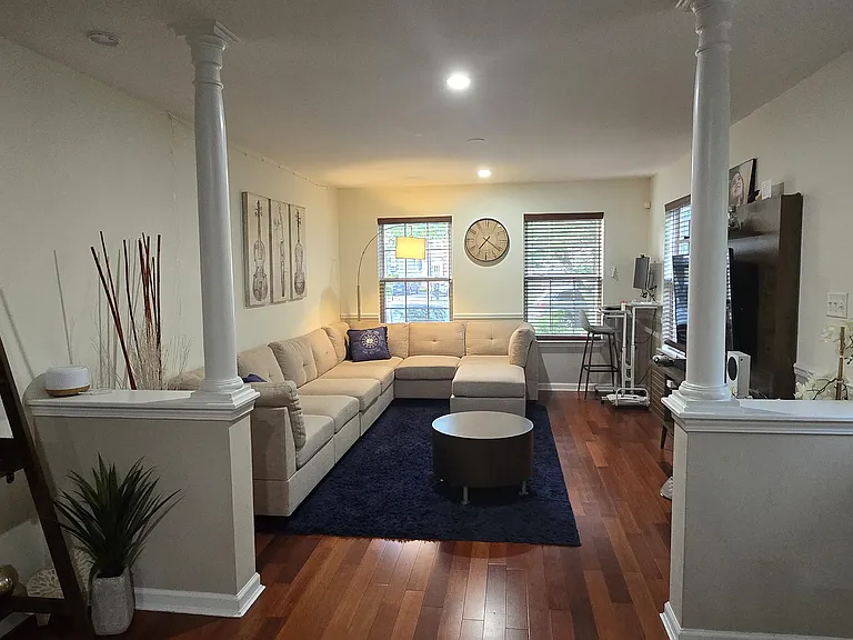 222 Fountayne Ln — Photo 6
