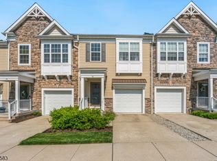 18 Bahr Cir, Verona, NJ 07044