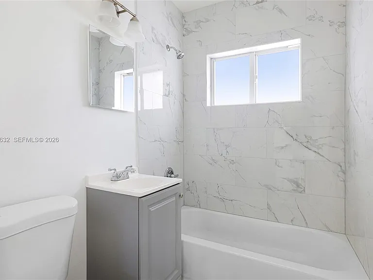 1202 NW 34th St #1200 — Photo 12