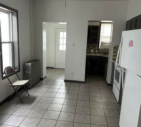 5th image of 330 Muir Ave