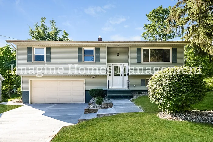 9421 Fairfield Dr — Photo 1