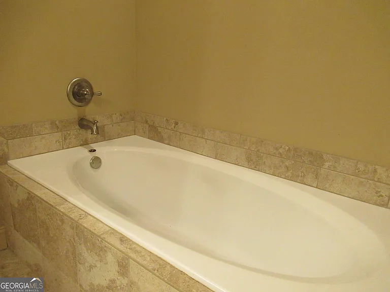 168 Village Dr — Photo 29