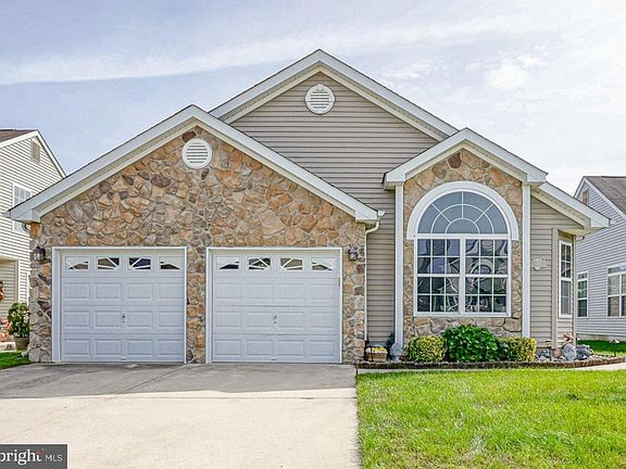 2nd image of 550 Riviera Dr