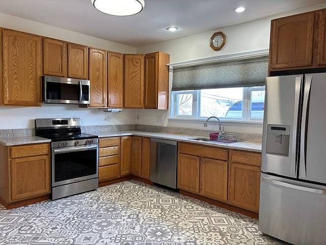 1st image of 527 Alexander St