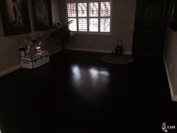5th image of 657 Desert Willow St