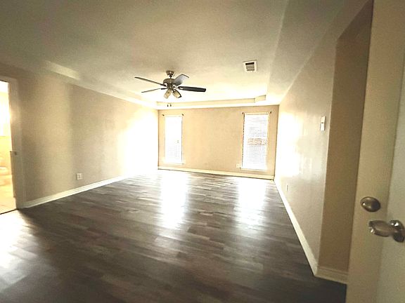 4th image of 1215 Kenshire Ln