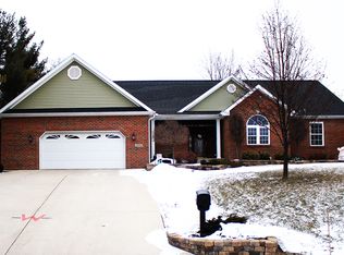 15930 Sunset Blvd, Wapakoneta, OH 45895