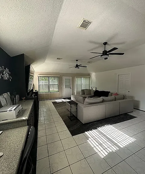 1219 Lynn Ln — Photo 7