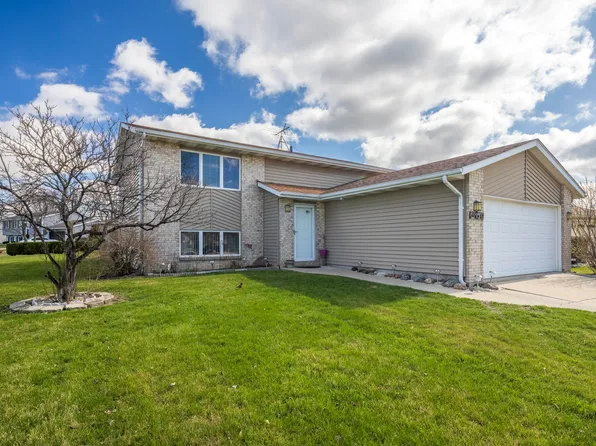 9931 Tyler St, Crown Point, IN 46307