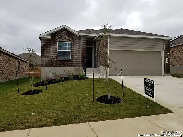 3 bed, 2.0 bath, 1690 sqft, $2,205 — Photo 2