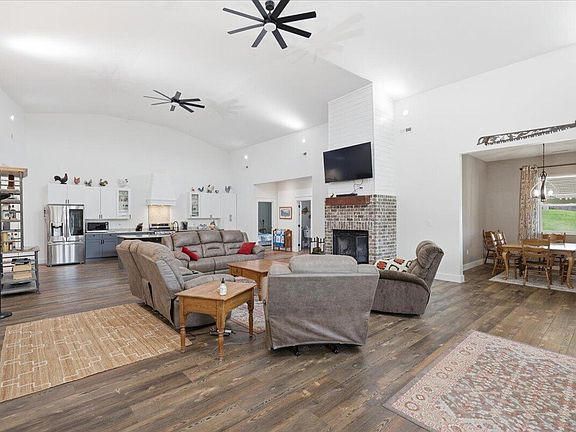 5th image of 935 McGuire Rd