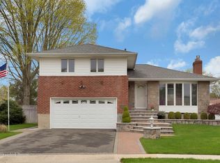 11 Felic Ln, Plainview, NY 11803