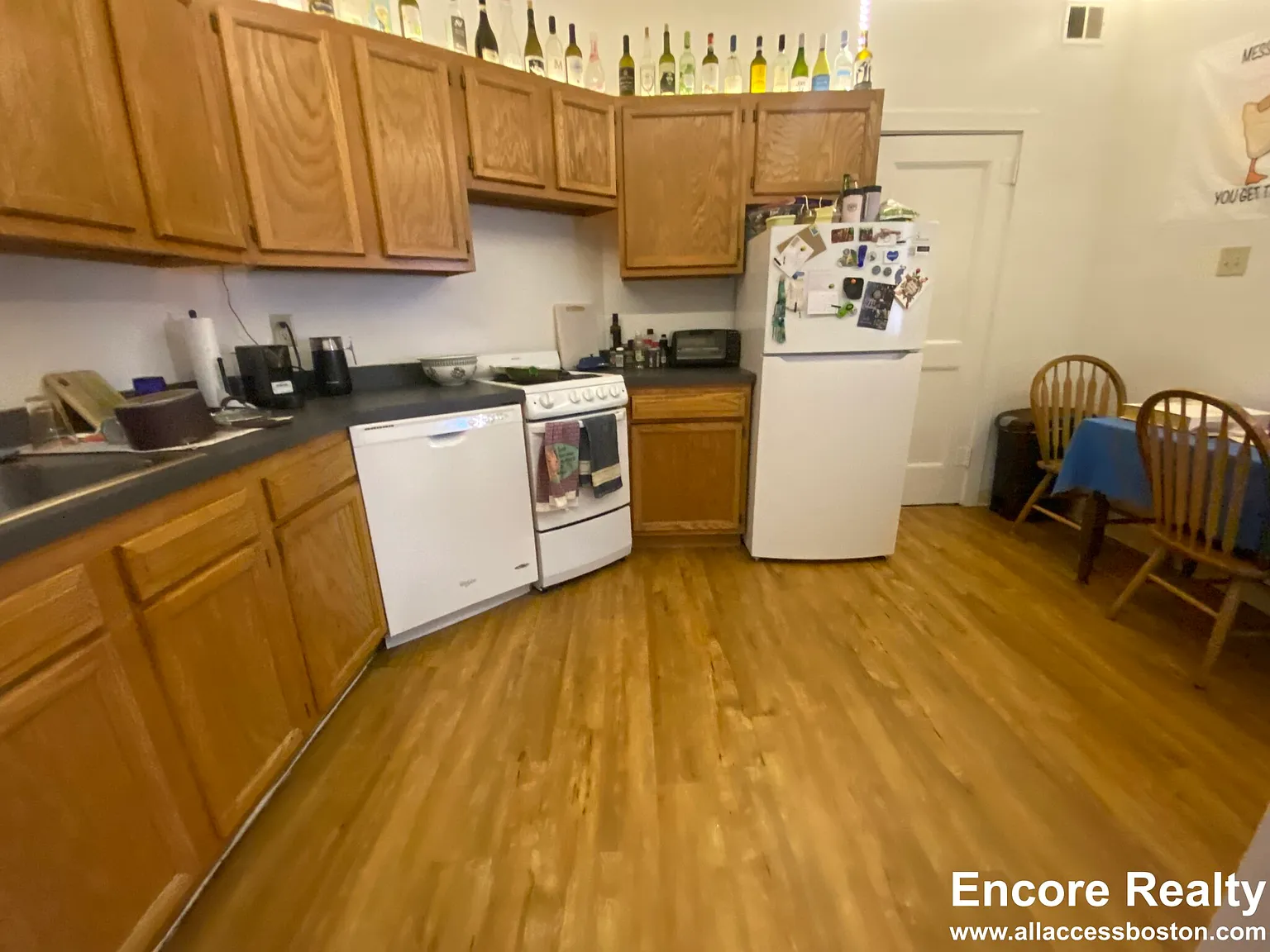 2 bed, 900 sqft, $3,150 — Photo 3