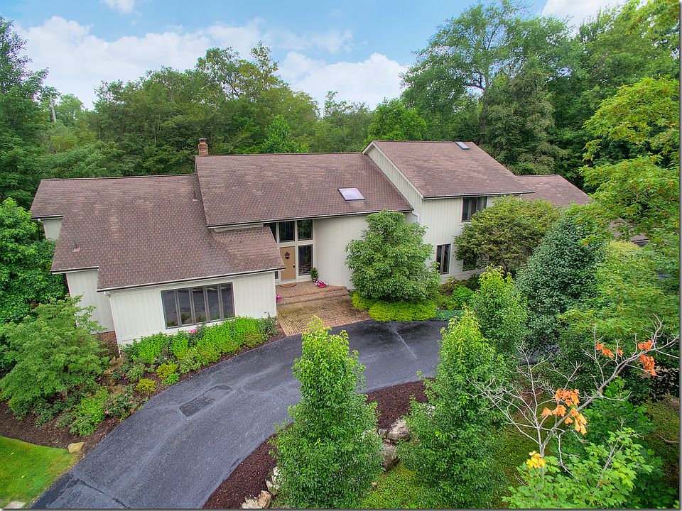 1st image of 90 Stonewood Dr